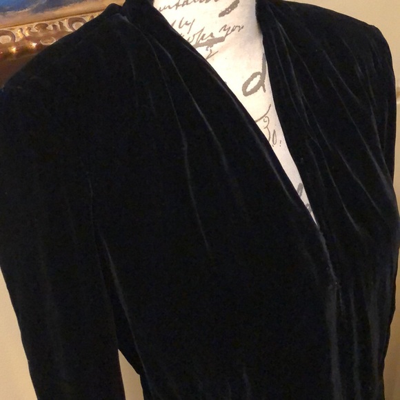 ⭐️Cache Classic velvet lined long sleeve elegant dress up or down cropped jacket - Picture 2 of 9